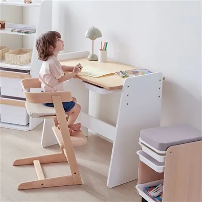 नवजात शिशु की सीट के साथ ऊंची कुर्सी