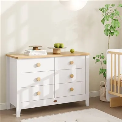 सफ़ेद ड्रेसर और रात्रिस्तंभ